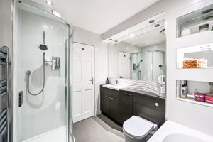Family Bathroom - click for photo gallery